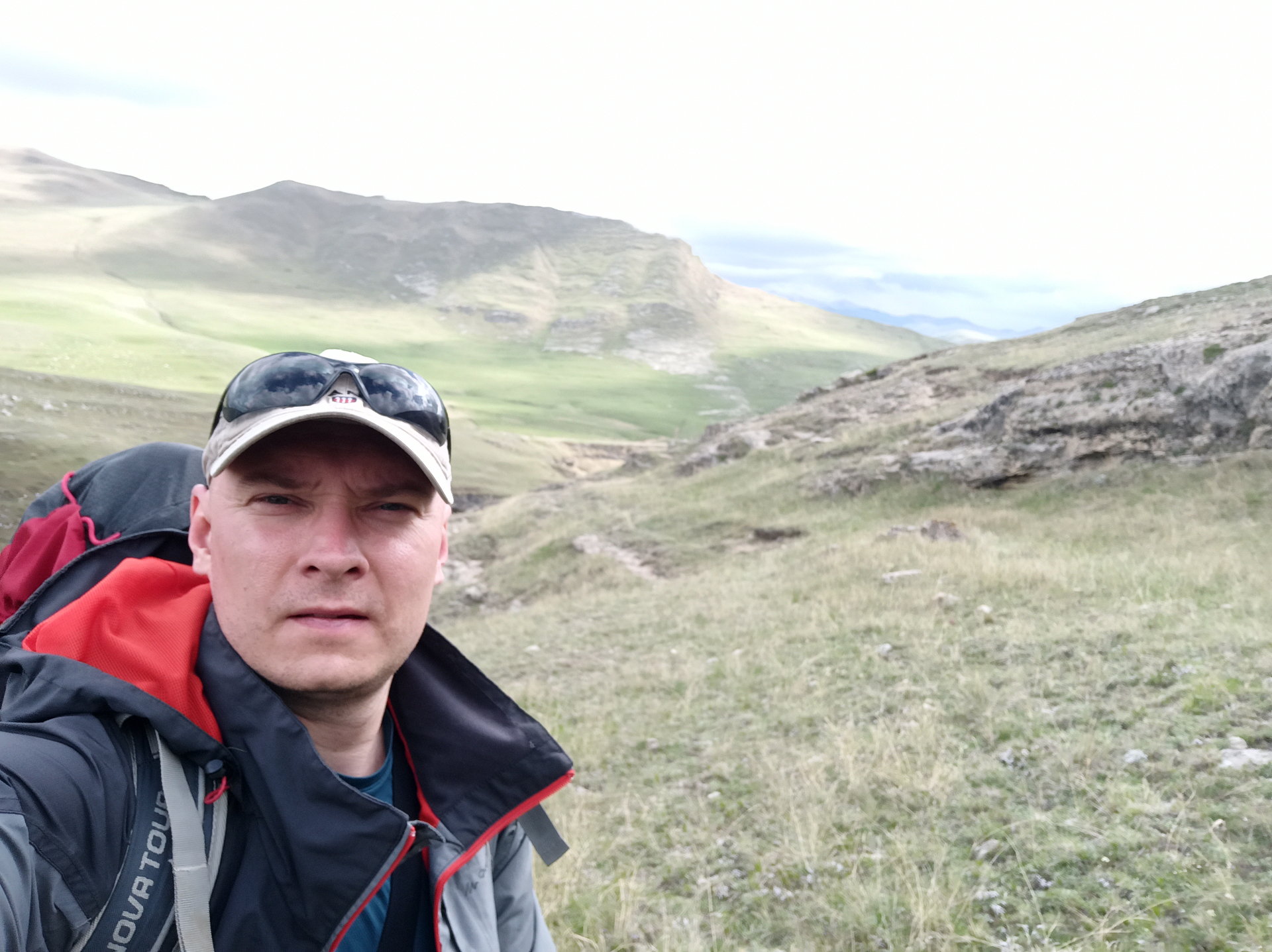 Сергей в походе, горы